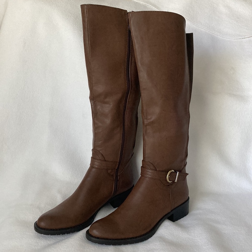 NIB Wide Calf Knee High Brown Riding Boots. 6.7-7